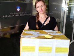 4780 pozivov predsedniku vlade za zaščito beguncev in migrantov